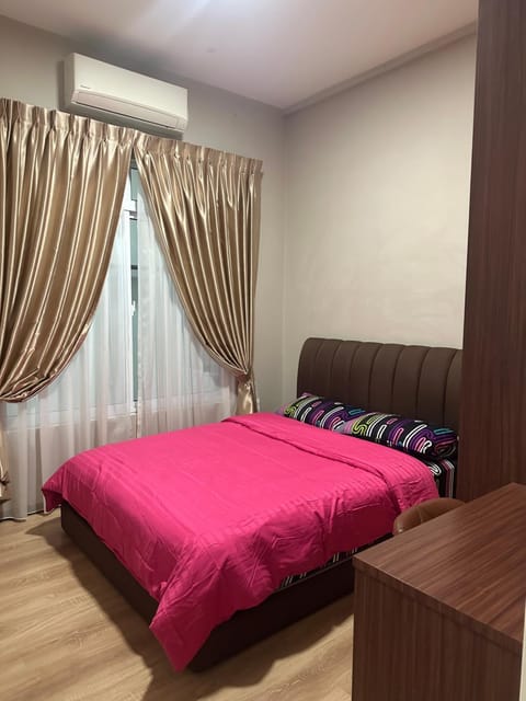 P residence 3 bedroom with swimming pool view Block 1 Condo in Kuching
