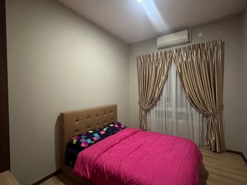 P residence 3 bedroom with swimming pool view Block 1 Eigentumswohnung in Kuching