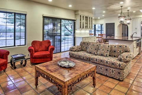 Pet-Friendly Tucson House with Private Pool! Casa in Tanque Verde