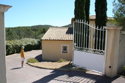 Belle villa le bastidon House in Saint-Raphael