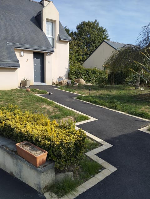 Property building, Garden view, Street view