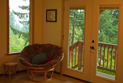 Lookout Mountain Lodge, a scenic treetop retreat House in Sudden Valley