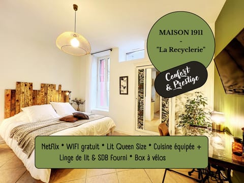 Property building, Bed, TV and multimedia, Photo of the whole room, Bedroom, locker, wardrobe