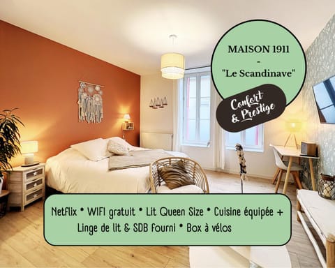 Property building, Bed, TV and multimedia, Photo of the whole room, Bedroom, locker, wardrobe