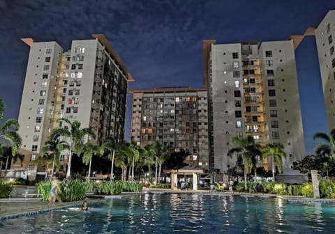 Homey Unit in Alabang Apartment in Muntinlupa