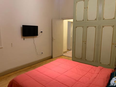 Prime location 2 bed rooms Apartment , near the Nile & Cairo Center Condominio in Cairo