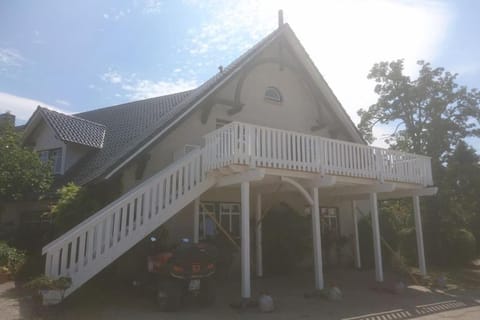 Facade/entrance, Balcony/Terrace