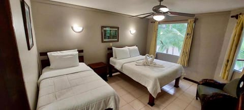 Lovely Condo (8 people): Pools, Tennis Courts, BBQ Apartment in Quepos