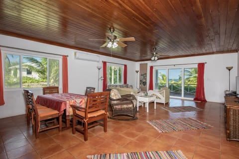 Atlantic Sunrise Villa villa Chalet in North Eleuthera