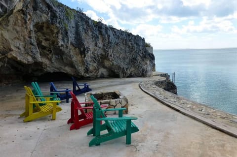 Neptune Cove home House in North Eleuthera