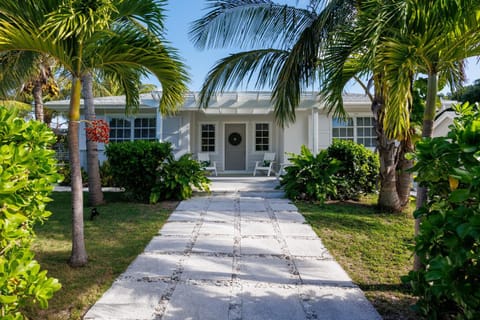 One Palm Hill villa Chalet in North Eleuthera