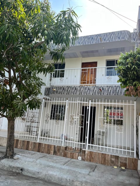 Property building, Day, Balcony/Terrace