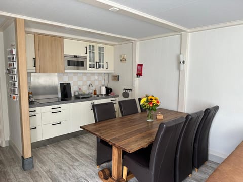 Dining area, kitchen