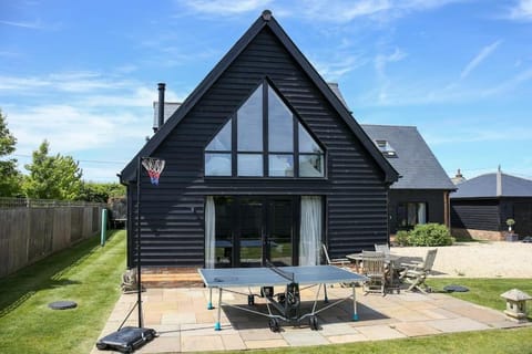 Hurstpierpoint 3 bedroom House with Hot-Tub & Garden in West Sussex Villa in Mid Sussex District