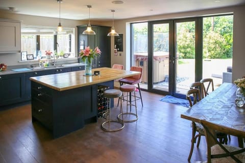 Hurstpierpoint 3 bedroom House with Hot-Tub & Garden in West Sussex Villa in Mid Sussex District