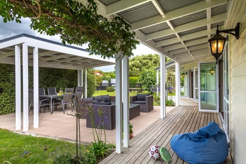 Luxury On Maple House in Martinborough