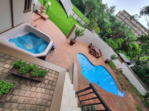 Hot Tub, Swimming pool