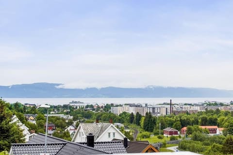 Adorable 1-bedroom apartment with a fantastic view Apartamento in Trondheim