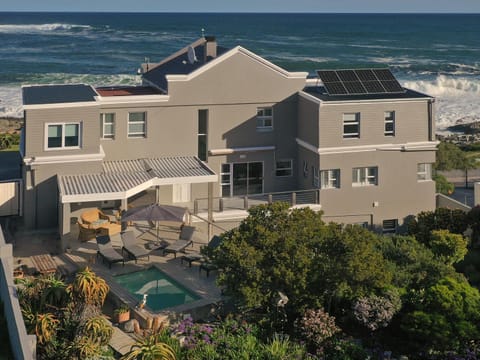 Day, Natural landscape, Pool view, Sea view, Swimming pool, sunbed