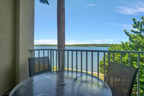 Bayview Oceanside Condo with Pool and Private Balcony Apartment in Seminole