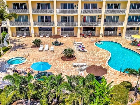 Bayview Oceanside Condo with Pool and Private Balcony Apartment in Seminole