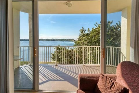 Bayview Oceanside Condo with Pool and Private Balcony Copropriété in Seminole