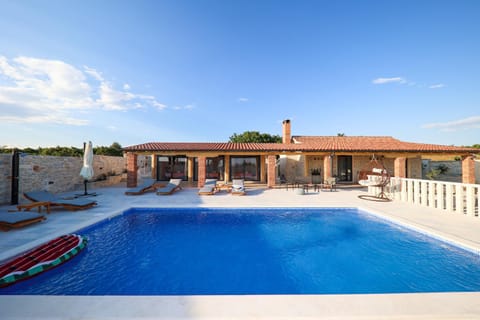 Day, Pool view, Swimming pool, sunbed