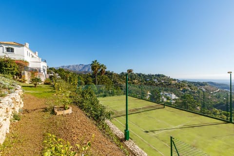 Property building, Day, Natural landscape, Garden, Tennis court, Garden view, Mountain view, Sea view