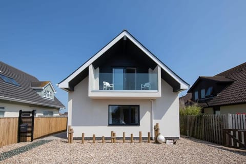 Surfer's Paradise Steps to Beach Sleek&Stylish House in West Wittering