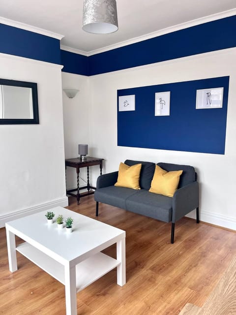 Lovely Apartment Near Newcastle, Driveway, Wifi Apartment hotel in Newcastle upon Tyne