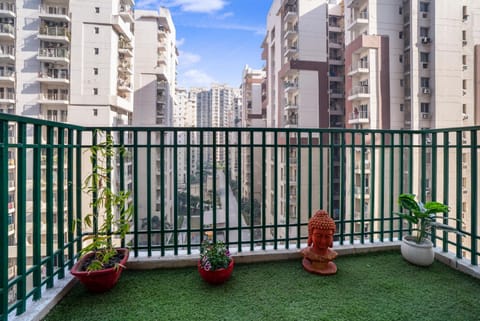 Homlee-Super Luxury 5 bhk Apartment nr NOIDA EXPO Condo in Noida