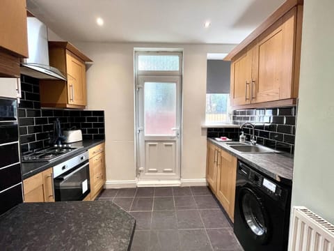 3 Bdrm Home Near Newcastle House in Newcastle upon Tyne