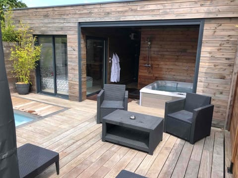 Loft privatisé avec spa XXL et piscine chauffée House in Bruz