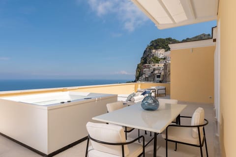 Natural landscape, Hot Tub, View (from property/room), Balcony/Terrace, Dining area, Sea view