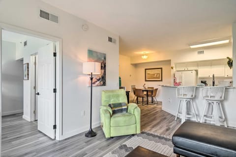 Airy Fort Myers Condo about 4 Mi to Beach! Wohnung in Iona