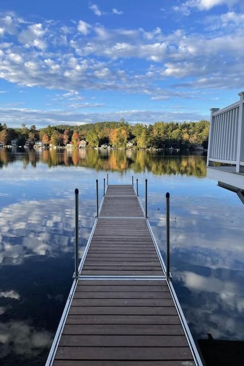 Waterfront Cottage and Ski Getaway! House in Sunapee