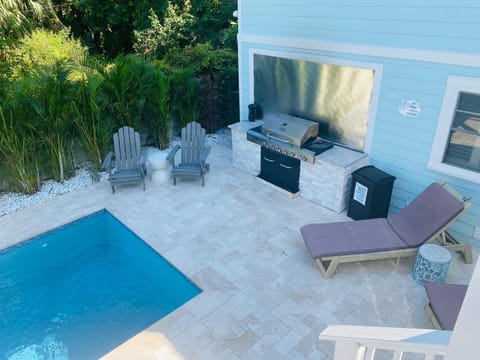 Pass-A-Grille Key West Style Main House Pool BBQ Maison in Tierra Verde