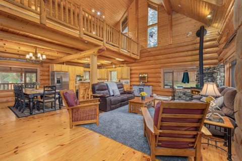 Soaring Pines Lodge by NW Comfy Cabins House in Lake Wenatchee