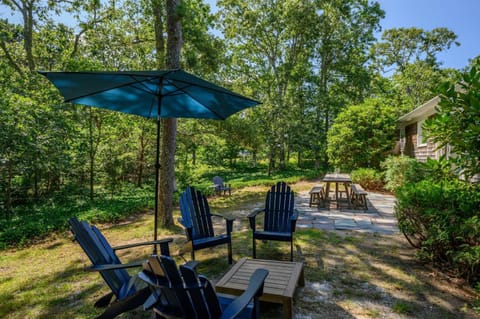 Walk to Joshua Pond Osterville! Sleeps 8, Pet friendly, Central AC House in Osterville