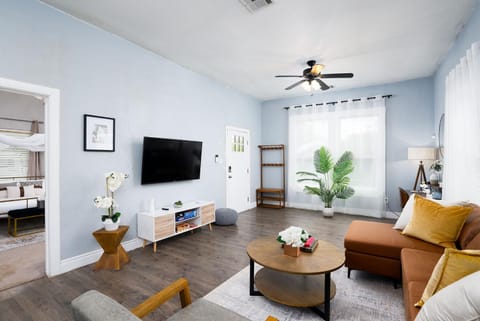 Communal lounge/ TV room, TV and multimedia, Living room, Seating area, Evening entertainment, fireplace