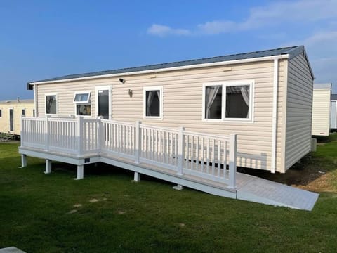 Lexi Lodge @ Littlesea Holiday Park, Weymouth Apartment in Weymouth