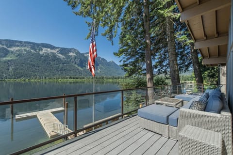 All About the Lake by NW Comfy Cabins House in Lake Wenatchee