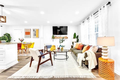 Modern & Cozy Home mins to Decatur Sq & DT Atlanta! House in Belvedere Park