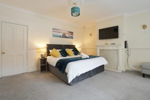 HILLTOP PLACE SUITES M1 J31 near PEAK DISTRICT Apartment in North East Derbyshire District