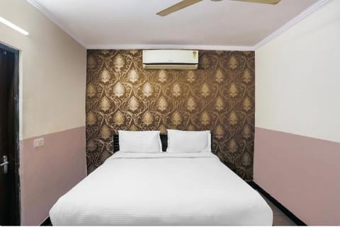 OYO Royal Gold Hotel in Noida