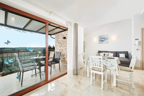 Day, View (from property/room), Balcony/Terrace, Living room, Seating area, Dining area