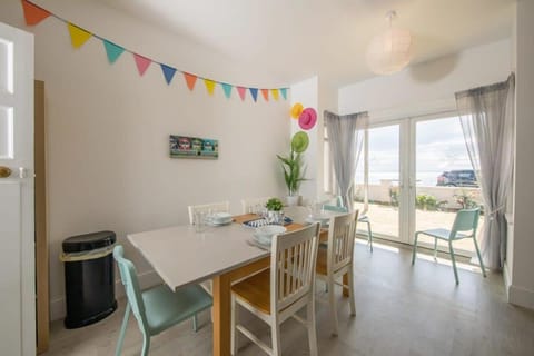 Beautiful Beachfront House wth Balcony & Sea Views House in Bognor Regis