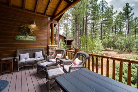 Pet-Friendly Show Low Retreat with Deck! House in Show Low