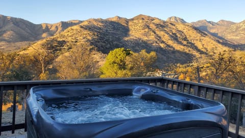 Mountain View, Hot Tub, Open Kitchen, 10m to Sequoia House in Three Rivers