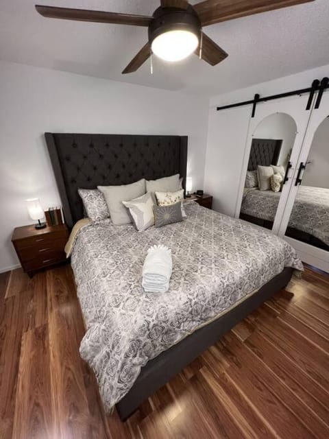 Spacious, Cal King Bed, Sleeps 6, Full Kitchen Haus in Loveland